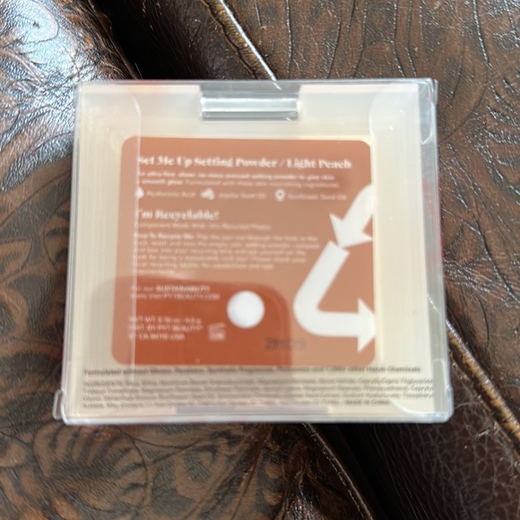 PYT Set Me Up Setting Powder (shade Light Peach) - Picture 2 of 2